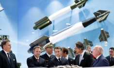 Le président français Macron au 55ème Salon aéronautique de Paris à l'aéroport du Bourget près de Paris