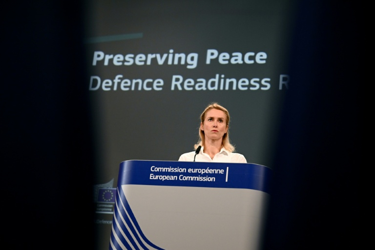 La cheffe de la diplomatie de l'Union européenne, Kaja Kallas, lors d'une conférence de presse à Bruxelles sur le projet de "mur" antidrones, le 16 octobre 2025 ( AFP / Nicolas TUCAT )