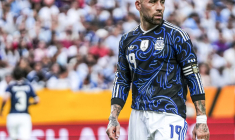 Nicolás Otamendi cire les pompes de Lionel Messi