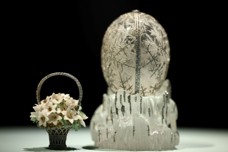 L'Oeuf d'Hiver des Romanov de Fabergé présenté par Christie's à Londres le 27 novembre 2025, avant sa mise aux enchères ( AFP / HENRY NICHOLLS )
