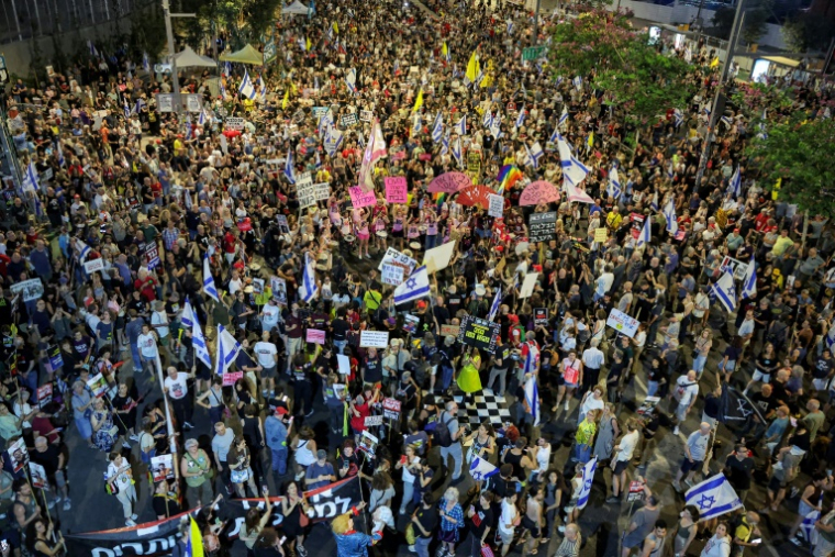 Des Israéliens manifestent à Tel-Aviv pour appeler à la libération des otages retenus à Gaza, le 28 juin 2025 ( AFP / Jack GUEZ )