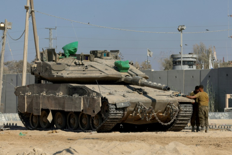 Un char israélien à la frontière israélienne avec la bande de Gaza, le 11 juin 2025 ( AFP / Jack GUEZ )