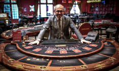 Le président du directoire du groupe Partouche Fabrice Paire le 1er octobre 2022 au casino de Forges-les-Eaux en Normandie. ( AFP / STEPHANE DE SAKUTIN )