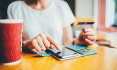 Le latte factor permet de prêter attention aux petites dépenses du quotidien, qui peuvent avoir un réel impact sur nos finances. ( crédit photo : Getty Images )
