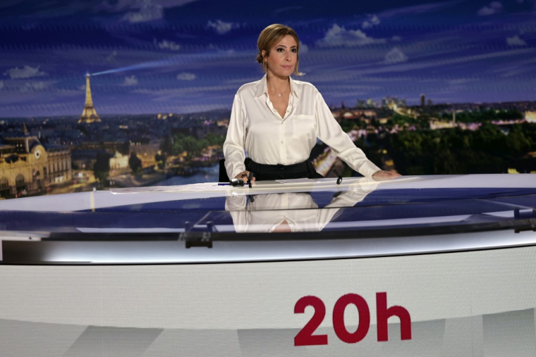 Léa Salamé à Paris, le 7 octobre 2025. ( AFP / STEPHANE DE SAKUTIN )