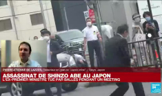 Le choc de la société japonaise après le meurtre de Shinzo Abe, toujours très influent dans le cercle politique