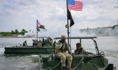 Des soldats américains lors d'un exercice sur le Danube en Roumanie le 13 juin 2025 ( AFP / Daniel MIHAILESCU )