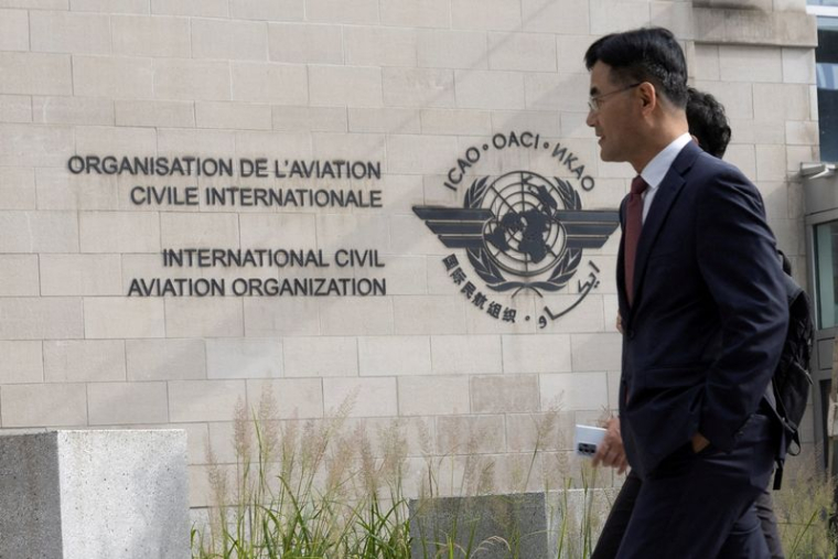 PHOTO DE FICHIER : Les membres de l'OACI arrivent à leur siège à Montréal