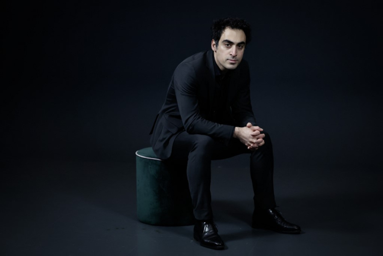 Amir Reza-Tofighi à Paris, le 15 janvier 2015. ( AFP / STEPHANE DE SAKUTIN )