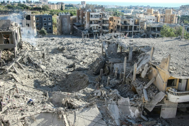 Les décombres après une frappe aérienne israélienne dans le quartier Burj al-Chamali près de Tyre, au Liban, le 2 juin 2026 ( AFP / Kawnat HAJU )