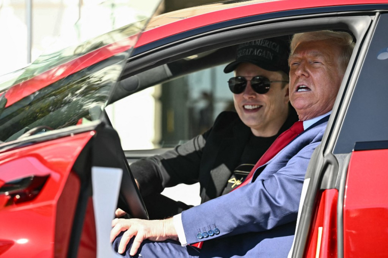 Elon Musk et Donald Trump à Washington, aux États-Unis, le 11 mars 2025. ( AFP / MANDEL NGAN )