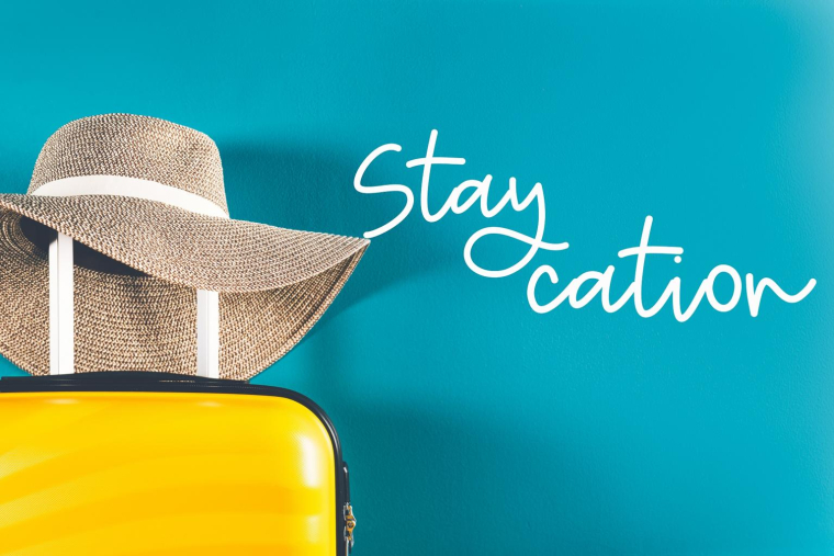 S’évader en restant près de son domicile: c’est le concept du staycation.