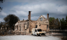 Une maison en ruine le 30 juillet 2026, à Lanton, une des communes ravagées par les incendies qui ont frappé la Gironde  ( AFP / Olivier MORIN )