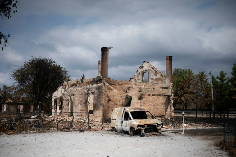 Une maison en ruine le 30 juillet 2026, à Lanton, une des communes ravagées par les incendies qui ont frappé la Gironde  ( AFP / Olivier MORIN )