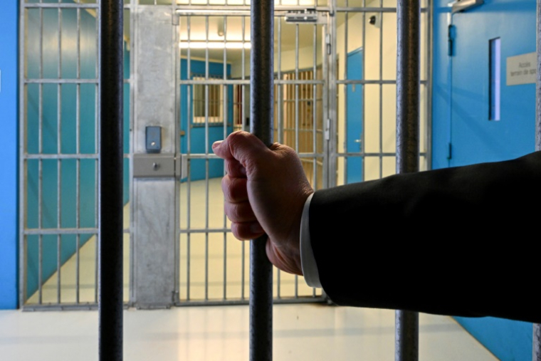 Dans un couloir de la prison de Vendin-le-Vieil, dans le Pas-de-Calais, le 10 avril 2025 ( AFP / FRANCOIS NASCIMBENI )