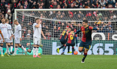 Malinovskyi envoie un coup franc de porc avec le Genoa