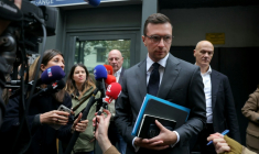 Le président du Rassemblement national, Jordan Bardella, à la sortie du siège du parti d'extrême droite à Paris le 6 octobre 2025 ( AFP / Thomas SAMSON )