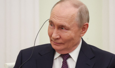 Vladimir Poutine à Moscou, en Russie, le 22 avril 2026. ( POOL / MAXIM SHIPENKOV )