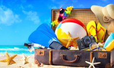 Quelques bons réflexes à adopter avec ses assurances avant de partir en congés (Crédits : Alexander Raths - stock.adobe.com)