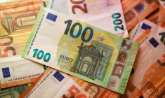 L'illustration montre des billets en euros.