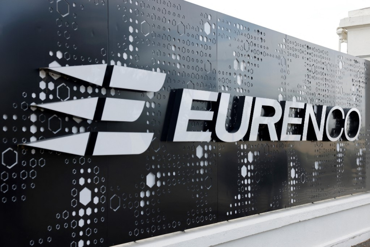 ( POOL / LUDOVIC MARIN )