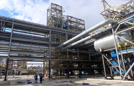 Une usine pétrochimique de Gazprom Neftekhim Salavat en Russie