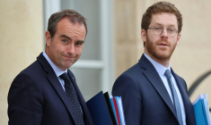 Le Premier ministre Sébastien Lecornu et le ministre de l'Action et des Comptes publics David Amiel, à l'Elysée à Paris, le 10 juin 2026 ( AFP / Ludovic MARIN )