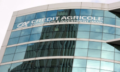 La filiale du Crédit Agricole Cacib a accepté de payer une amende de 88,24 millions d'euros en échange de l'abandon des poursuites la visant dans l'affaire de fraude fiscale dite "CumCum" qui secoue le monde bancaire depuis 2018 ( AFP / Eric PIERMONT )