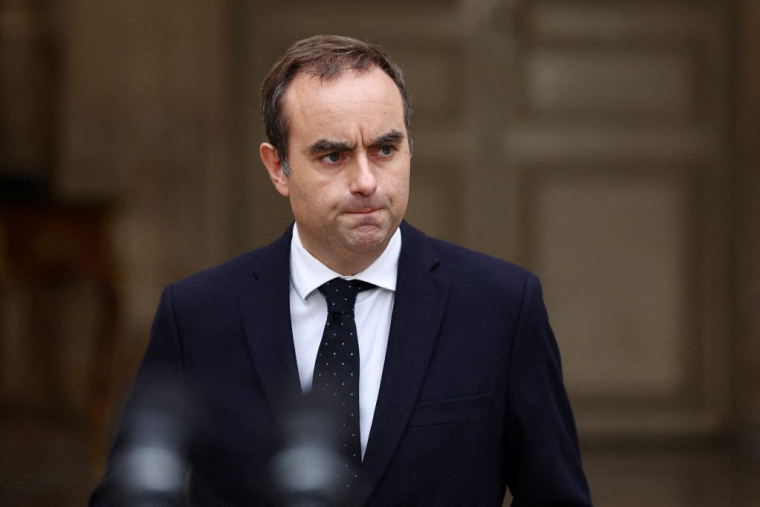 ( POOL / STEPHANE MAHE )