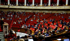 Des députés assistent à un débat à l'Assemblée nationale sur un projet de loi visant à interdire la corrida