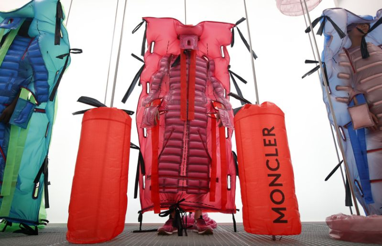 LES VENTES DE MONCLER ONT DÉPASSÉ 2 MILLIARDS D'EUROS EN 2021