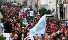 Des viticulteurs manifestent à Béziers samedi 15 novembre ( AFP / Sylvain THOMAS )