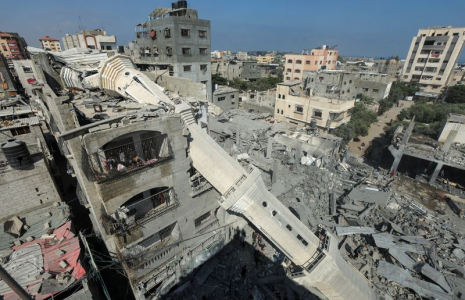 Conséquences d'une frappe israélienne sur la mosquée Abdullah Azzam à Nuseirat, dans la bande de Gaza centrale