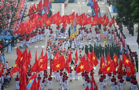 Parade militaire marquant les 50 ans de la chute de Saïgon, le 30 avril 2025 à Ho Chi Minh-ville, au Vietnam ( AFP / NHAC NGUYEN )