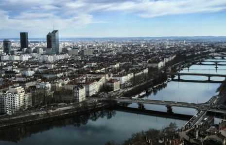Vue aérienne de Lyon le 5 mars 2025 ( AFP / OLIVIER CHASSIGNOLE )
