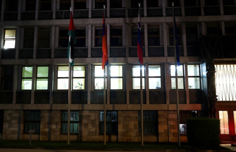 Un drapeau palestinien à l'extérieur du Parlement slovène à Lubljana
