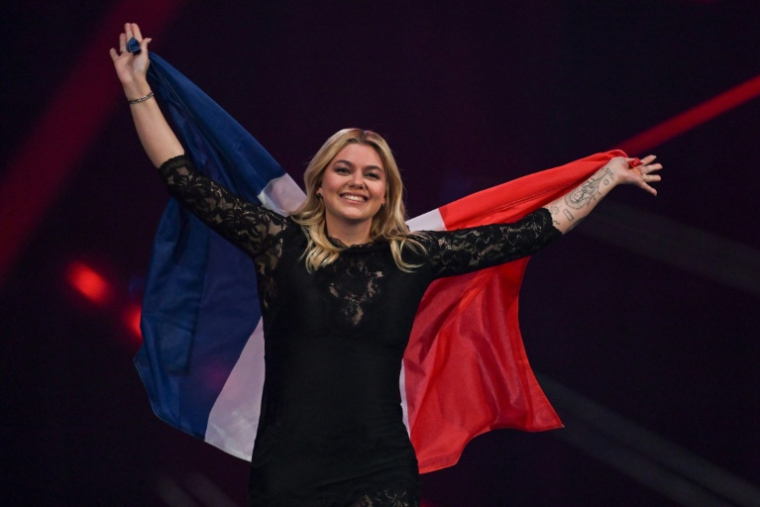 La chanteuse française Louane lors d'une répétition de la finale de l'Eurovision à Bâle, en Suisse, le 16 mai 2025 ( AFP / Fabrice COFFRINI )