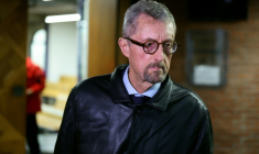 L'ancien patron de la DGSE Bernard Bajolet le 6 novembre 2025, à son arrivée au tribunal de Bobigny, en Seine-Saint-Denis ( AFP / ALAIN JOCARD )