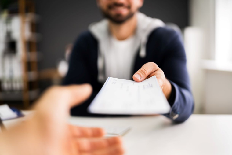 Le chèque énergie est proposé aux ménages modestes. Il doit permettre de protéger leur pouvoir d’achat face à la hausse des tarifs de l’énergie ( crédit photo : GettyImages )