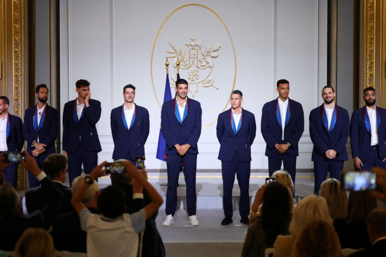 L'équipe nationale française de volleyball honorée au Palais de l'Élysée à Paris