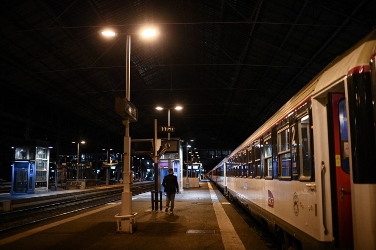 Un train de nuit Paris-Nice à Lyon Perrache le 20 mai 2021. ( AFP / ANNE-CHRISTINE POUJOULAT )