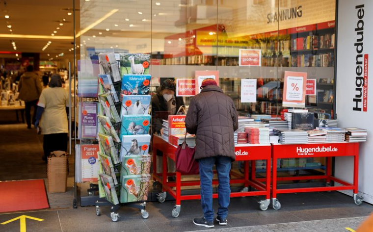 Une librairie dans la rue commerçante Schloss Strasse, à Berlin