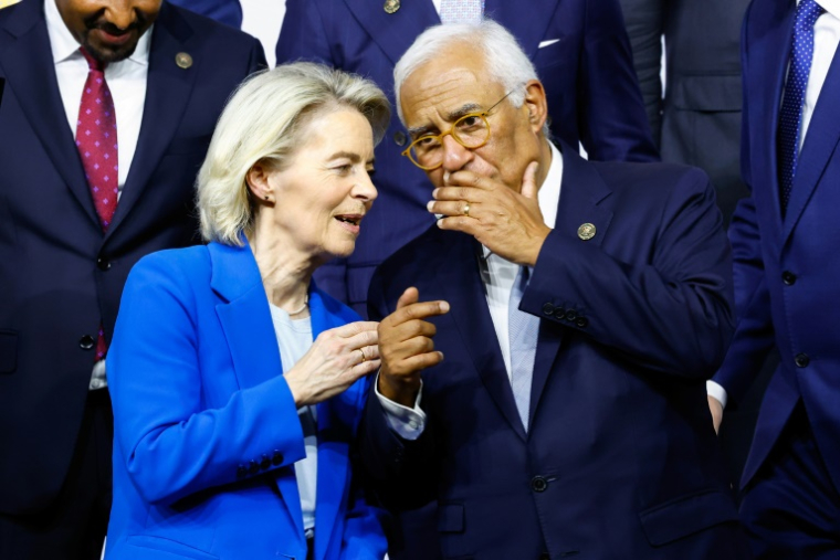 La présidente de la Commission européenne Ursula von der Leyen et du Conseil, Antonio Costa, à Johannesbourg, le 22 novembre 2025 ( POOL / Thomas Mukoya )