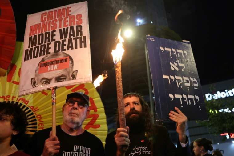 Des Israéliens manifestent à Tel-Aviv pour appeler leur gouvernement à obtenir la libération des otages israéliens retenus par le Hamas à Gaza, le 10 mai 2025 ( AFP / Jack GUEZ )