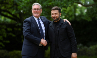 Le Premier ministre britannique Keir Starmer () et le président ukrainien Volodymyr Zelensky lors d'une rencontre au 10 Downing Street, le 23 juin 2025 à Londres ( POOL / Jaimi Joy )