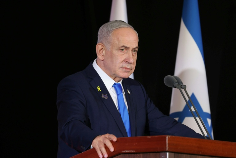 Le Premier ministre israélien Benjamin Netanyahu participe à une cérémonie commémorative nationale en hommage aux soldats tombés au combat pendant les deux années de guerre à Gaza, au cimetière militaire du Mont Herzl à Jérusalem, le 16 octobre 2025 ( POOL / Alex KOLOMOISKY )