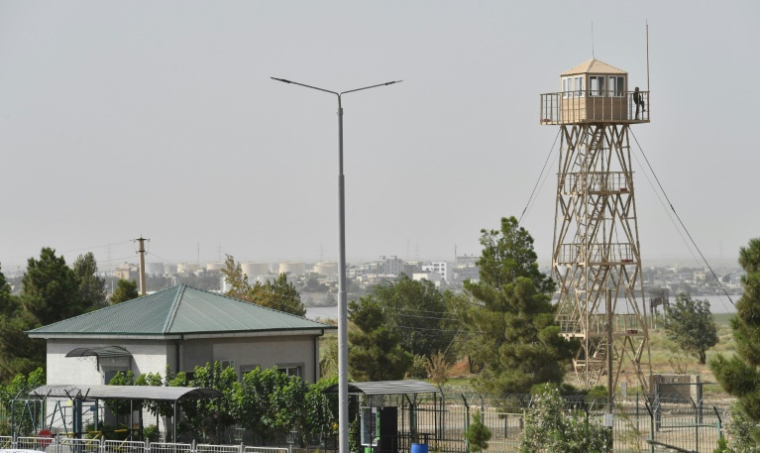 Frontière Ouzbékistan-Afghanistan vers Termez, le 16 août 2025 ( AFP / Vyacheslav OSELEDKO )