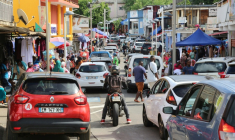 Embouteillage à Mamoudzou, le 1er mai 2022, à Mayotte ( AFP / Ali AL-DAHER )