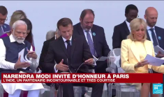 Défilé du 14-Juillet : Emmanuel Macron salue le Premier ministre indien Narendra Modi