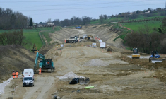 L'autoroute A69 en construction à Teulat, dans le Tarn, le 6 mars 2026 ( AFP / Matthieu RONDEL )